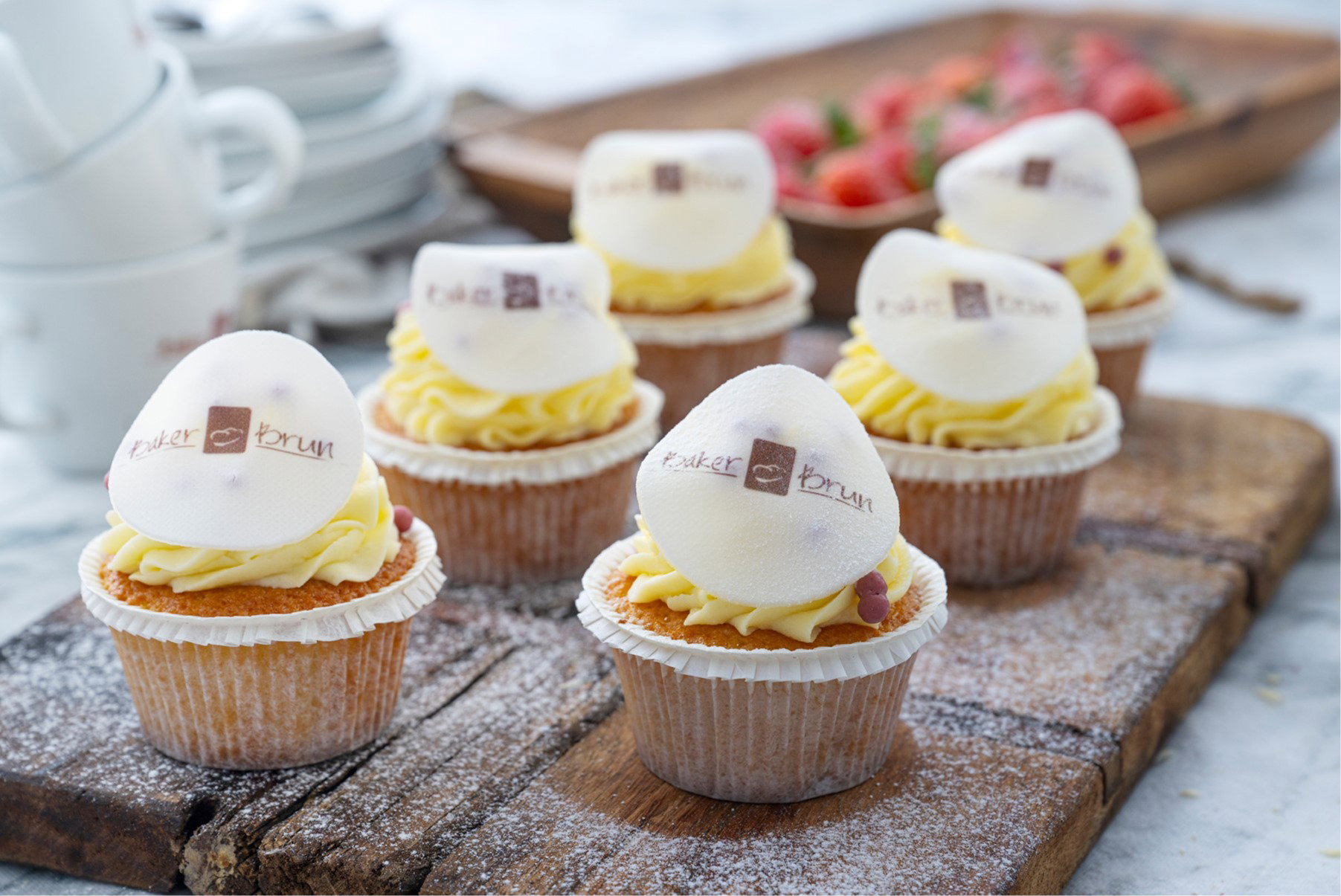 Muffins med Baker Brun-logo printet på rispapir
